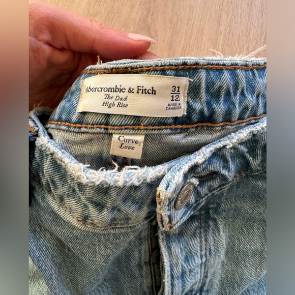 A&F Curve Love Jeans - Picture 6 of 8